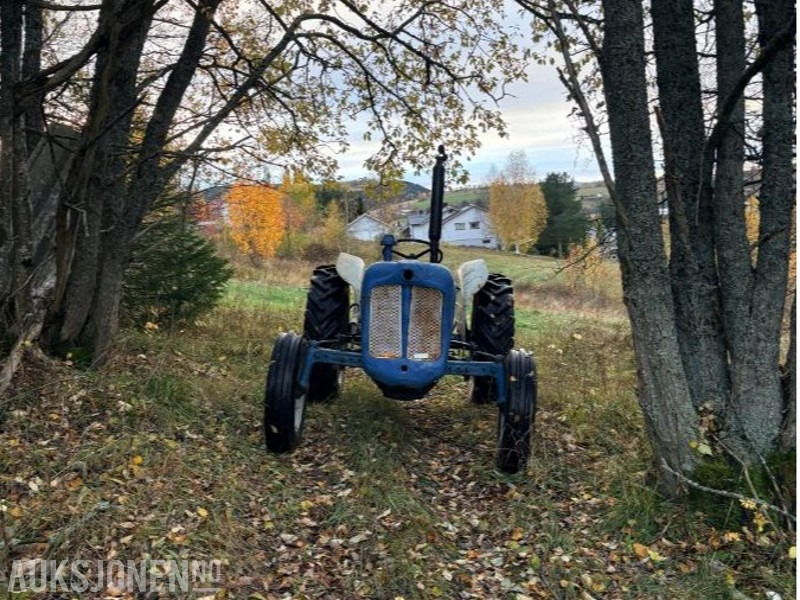 Ford dexta - Трактор: фото 3 Ford dexta - Трактор: фото 3