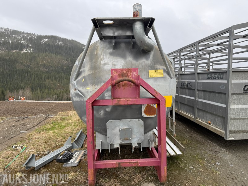 15000L Hillspridaren tank på krokramme - Грузовик: фото 2 15000L Hillspridaren tank på krokramme - Грузовик: фото 2
