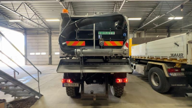 2017 Mercedes-Benz Unimog U423 komplett pakke med feieutstyr, Schmidt Stratos spreder og Schmidt plog - Грузовик: фото 5 2017 Mercedes-Benz Unimog U423 komplett pakke med feieutstyr, Schmidt Stratos spreder og Schmidt plog - Грузовик: фото 5