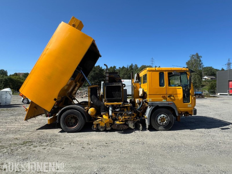 1998 Volvo FL614 feiebil m/ Johnston-Beam S5000 | 135 965 km | 4 638 t | Automat - Коммунальная/ Специальная техника: фото 3 1998 Volvo FL614 feiebil m/ Johnston-Beam S5000 | 135 965 km | 4 638 t | Automat - Коммунальная/ Специальная техника: фото 3