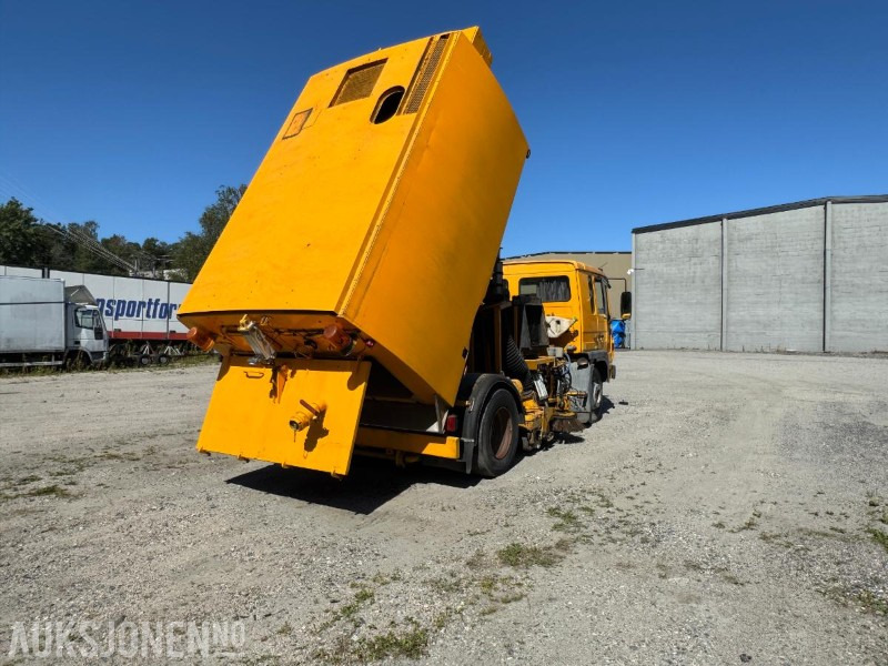 1998 Volvo FL614 feiebil m/ Johnston-Beam S5000 | 135 965 km | 4 638 t | Automat - Коммунальная/ Специальная техника: фото 4 1998 Volvo FL614 feiebil m/ Johnston-Beam S5000 | 135 965 km | 4 638 t | Automat - Коммунальная/ Специальная техника: фото 4