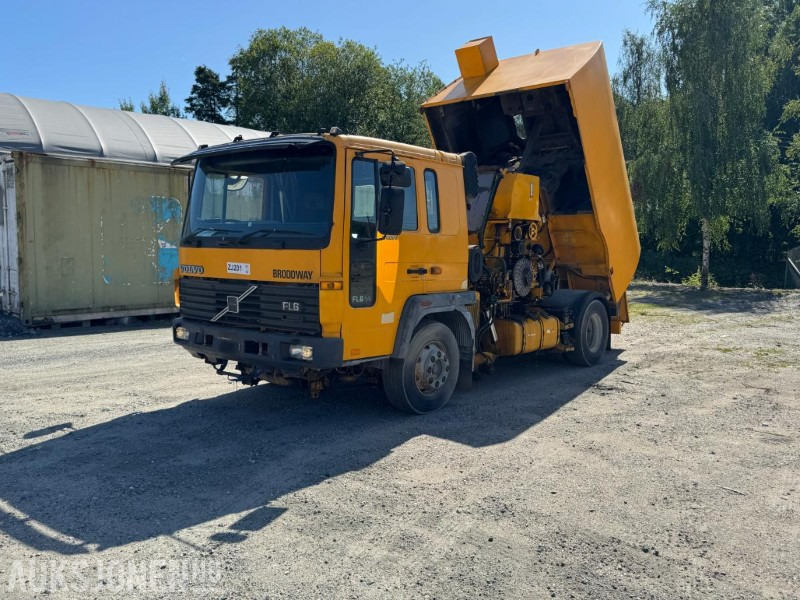1998 Volvo FL614 feiebil m/ Johnston-Beam S5000 | 135 965 km | 4 638 t | Automat - Коммунальная/ Специальная техника: фото 1 1998 Volvo FL614 feiebil m/ Johnston-Beam S5000 | 135 965 km | 4 638 t | Automat - Коммунальная/ Специальная техника: фото 1