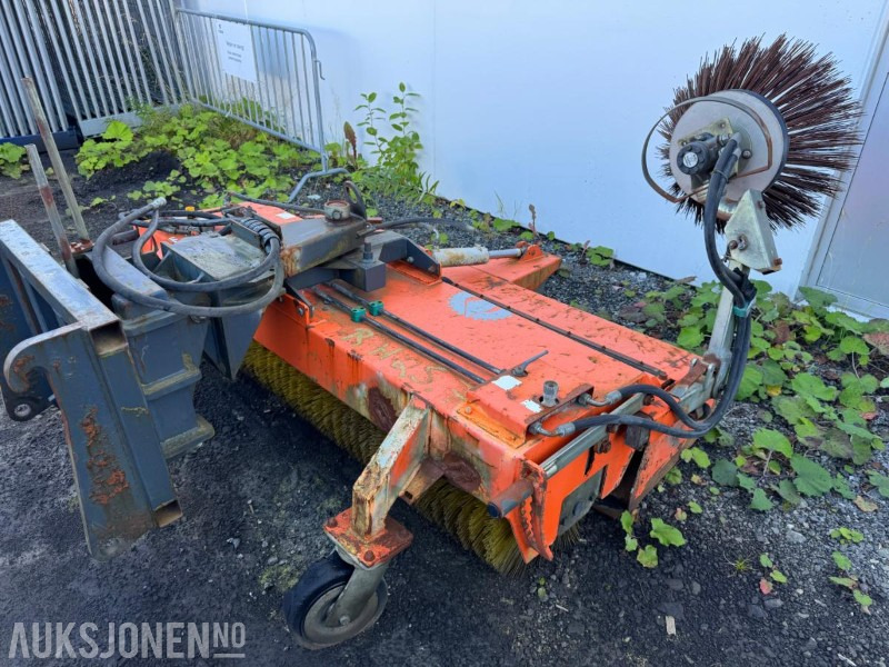 2011 Tuchel Profi 600 - feiekost/gatekost 180 cm - brukt på Volvo L25 - Навесное оборудование для Строительной техники: фото 4 2011 Tuchel Profi 600 - feiekost/gatekost 180 cm - brukt på Volvo L25 - Навесное оборудование для Строительной техники: фото 4