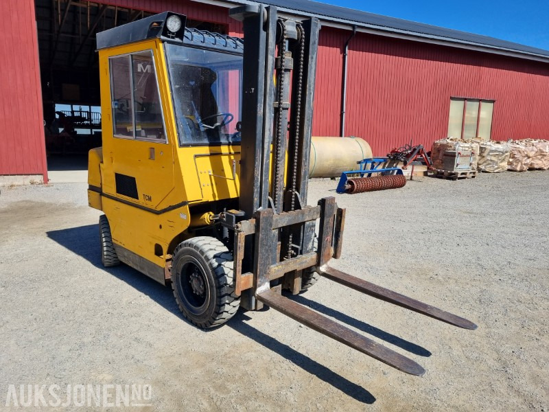 1980 TCM FD30Z5 truck 2.7 T Diesel - Погрузочно-разгрузочная техника: фото 2 1980 TCM FD30Z5 truck 2.7 T Diesel - Погрузочно-разгрузочная техника: фото 2