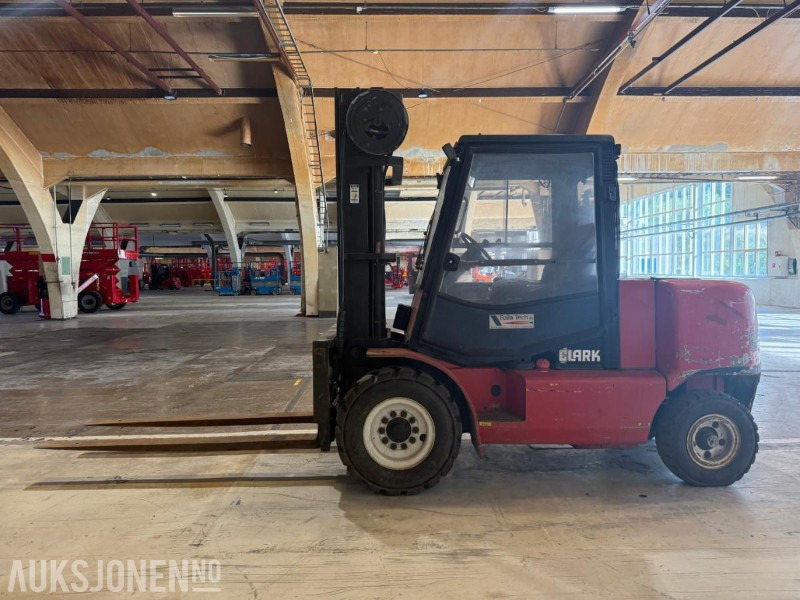 1998 Clark CDP50S gaffeltruck. - Погрузочно-разгрузочная техника: фото 4 1998 Clark CDP50S gaffeltruck. - Погрузочно-разгрузочная техника: фото 4