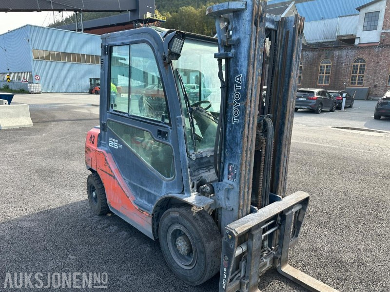 2008 Toyota Toyota Tonero 25 8FDF25 Gaffeltruck / Motvektstruck - Погрузочно-разгрузочная техника: фото 2 2008 Toyota Toyota Tonero 25 8FDF25 Gaffeltruck / Motvektstruck - Погрузочно-разгрузочная техника: фото 2