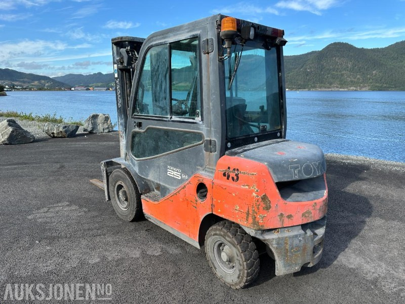 2008 Toyota Toyota Tonero 25 8FDF25 Gaffeltruck / Motvektstruck - Погрузочно-разгрузочная техника: фото 4 2008 Toyota Toyota Tonero 25 8FDF25 Gaffeltruck / Motvektstruck - Погрузочно-разгрузочная техника: фото 4