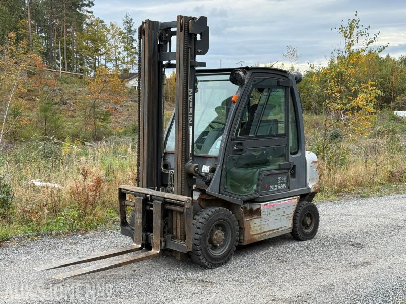 2010 Nissan Y1D2A25Q dieseltruck – 2,5 tonn, 4 m løftehøyde - Погрузочно-разгрузочная техника: фото 1 2010 Nissan Y1D2A25Q dieseltruck – 2,5 tonn, 4 m løftehøyde - Погрузочно-разгрузочная техника: фото 1