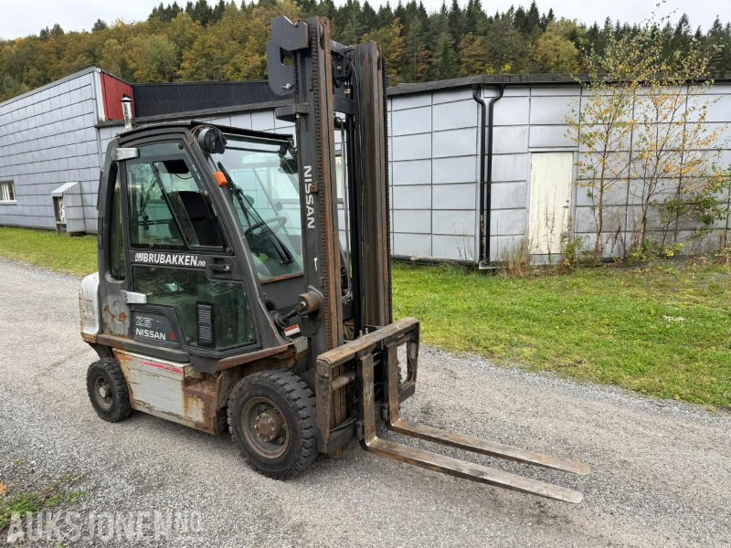 2010 Nissan Y1D2A25Q dieseltruck – 2,5 tonn, 4 m løftehøyde - Погрузочно-разгрузочная техника: фото 4 2010 Nissan Y1D2A25Q dieseltruck – 2,5 tonn, 4 m løftehøyde - Погрузочно-разгрузочная техника: фото 4