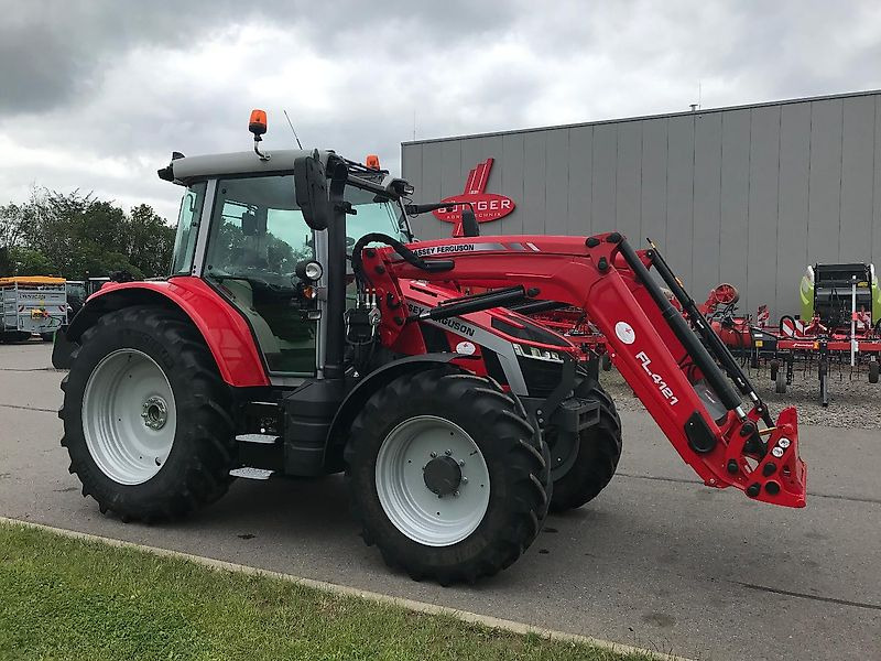Massey Ferguson MF 5S.145 Dyna-6 "Efficient" - Трактор: фото 3 Massey Ferguson MF 5S.145 Dyna-6 "Efficient" - Трактор: фото 3