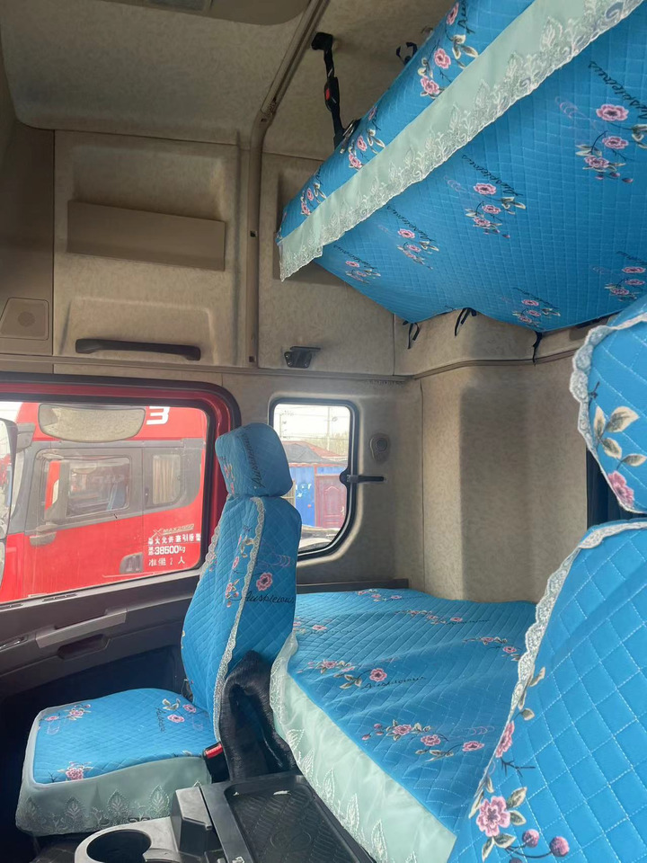 Тягач Shacman Right Hand X3000 X5000 (6*4) Semi Truck head Truck Head Tipper Head: фото 7