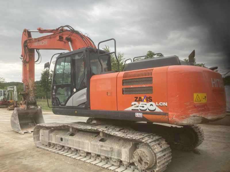 Hitachi ZX250LCN-6 - Гусеничный экскаватор: фото 1 Hitachi ZX250LCN-6 - Гусеничный экскаватор: фото 1