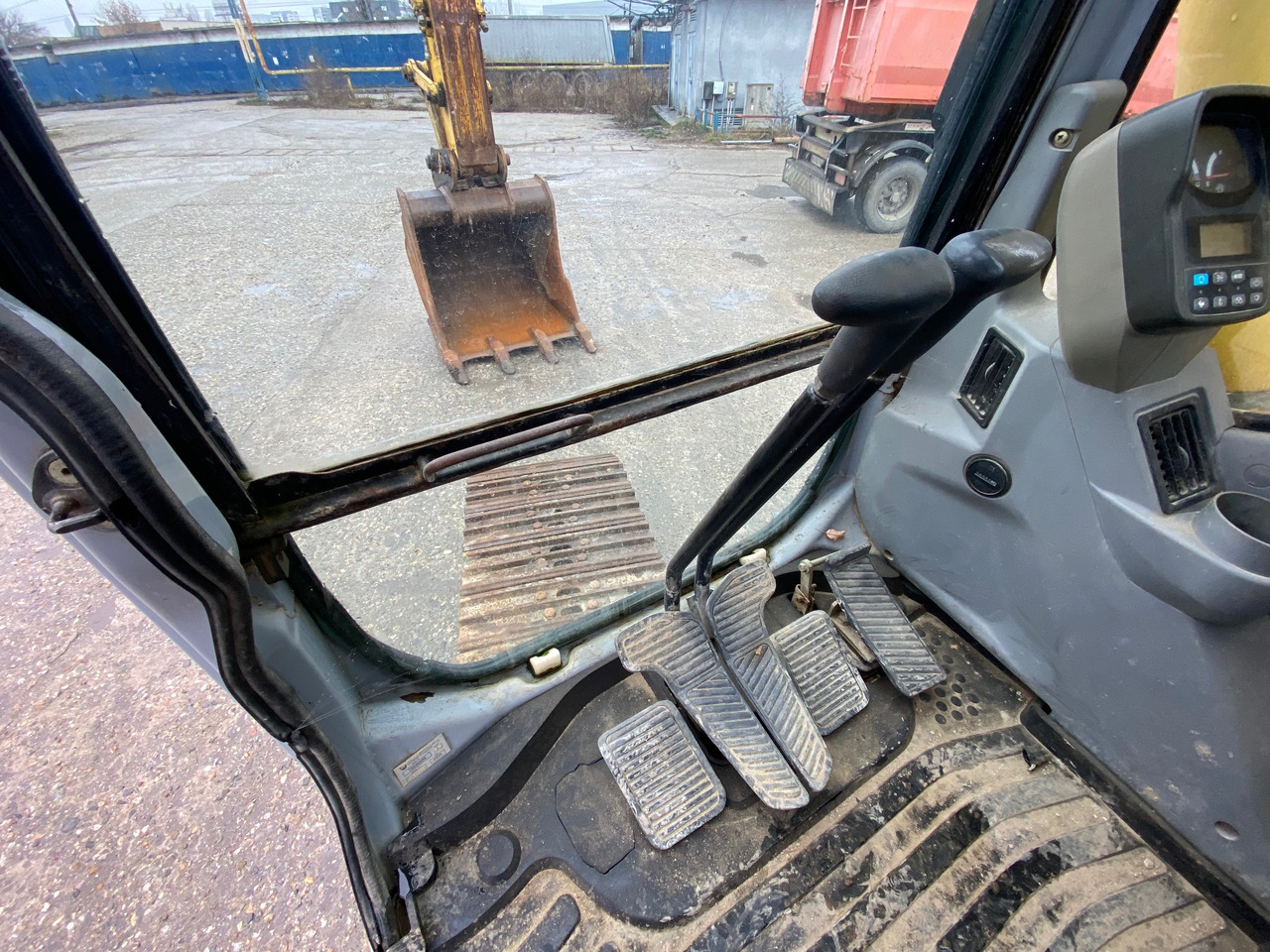 New Holland Kobelco E 215 22 T Klima - Гусеничный экскаватор: фото 5 New Holland Kobelco E 215 22 T Klima - Гусеничный экскаватор: фото 5