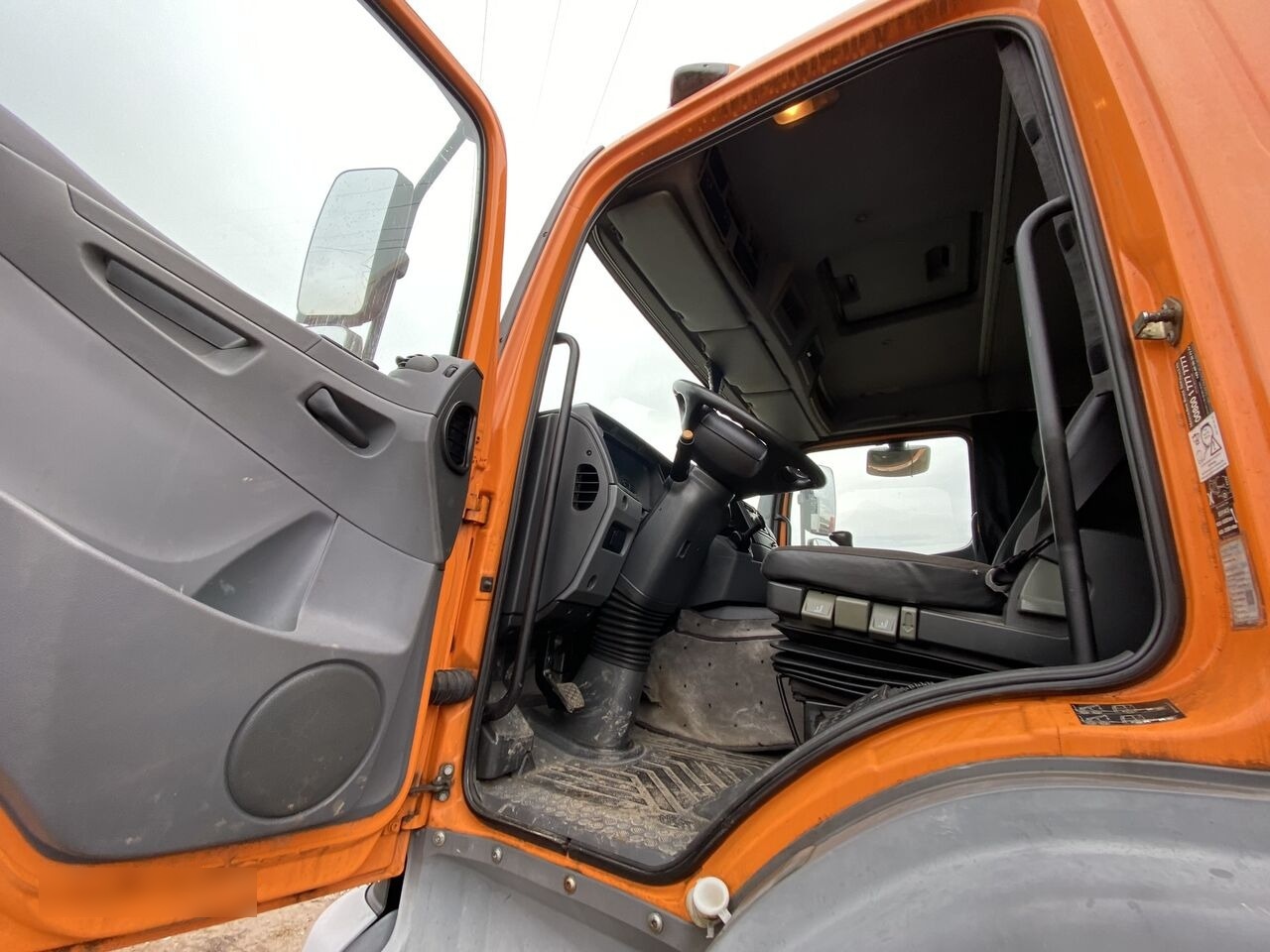 Тягач Mercedes-Benz Axor MP2 1843: фото 7