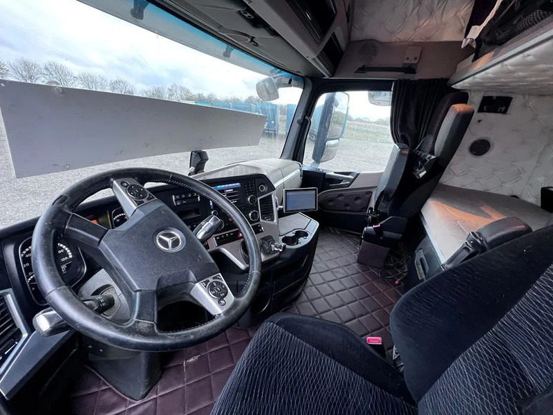 Фото интерьера 1: Тягач Mercedes-Benz Actros 1843 Special Interior. Air / Air suspension. Euro 6