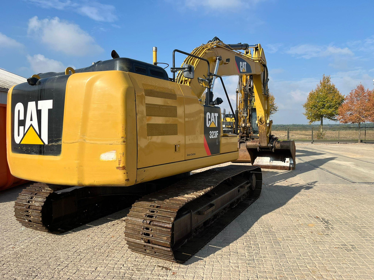 Caterpillar 323FL - Гусеничный экскаватор: фото 1 Caterpillar 323FL - Гусеничный экскаватор: фото 1