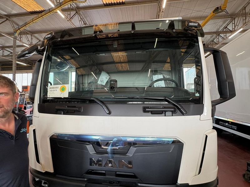 CUBO CON PEDANA 4x2 250hp MAN TGL 12.250 4x2 BL CH - Грузовик с закрытым кузовом: фото 3 CUBO CON PEDANA 4x2 250hp MAN TGL 12.250 4x2 BL CH - Грузовик с закрытым кузовом: фото 3