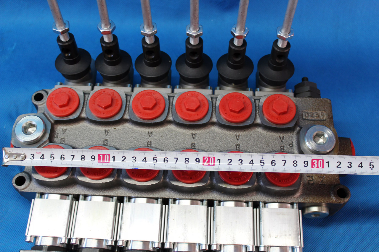 6 Sections Directional Control Valve Galtech Q95 120 l/min 31 GPM Electric solen for HDS-edged and cranes. - Аэродромная техника: фото 5 6 Sections Directional Control Valve Galtech Q95 120 l/min 31 GPM Electric solen for HDS-edged and cranes. - Аэродромная техника: фото 5