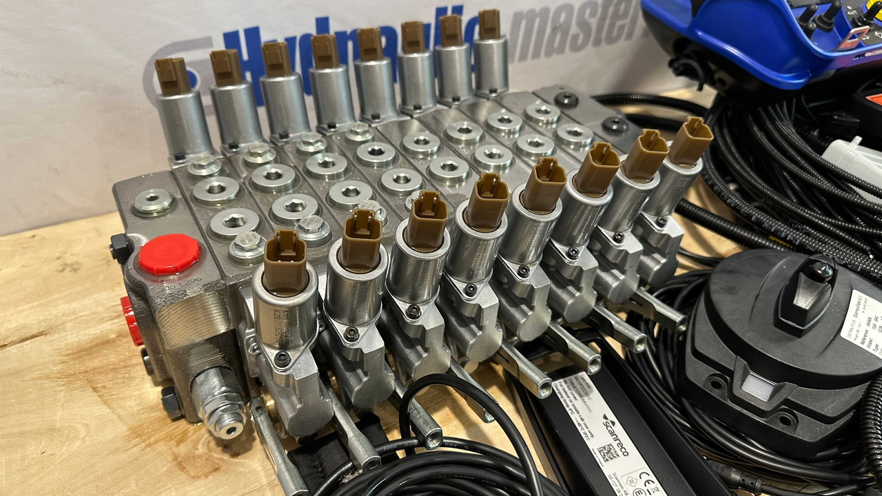 Set Scanreco RC400 with Walvoil DPX100 Fassi, Effer, Atlas, Manitou - Лесной прицеп: фото 2 Set Scanreco RC400 with Walvoil DPX100 Fassi, Effer, Atlas, Manitou - Лесной прицеп: фото 2