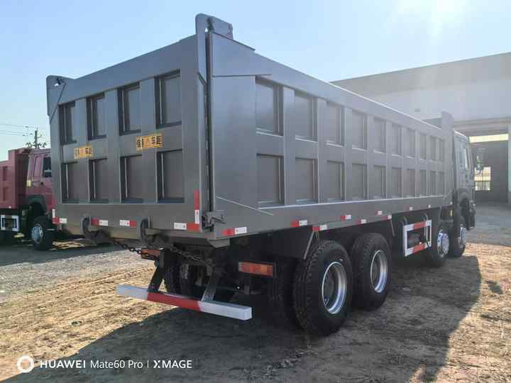 HOWO Heavy Dump Truck 6x4 8x4 Diesel Manual Transmission Right Left Hand Drive Sinotruck Dump Truck - Самосвал: фото 4 HOWO Heavy Dump Truck 6x4 8x4 Diesel Manual Transmission Right Left Hand Drive Sinotruck Dump Truck - Самосвал: фото 4