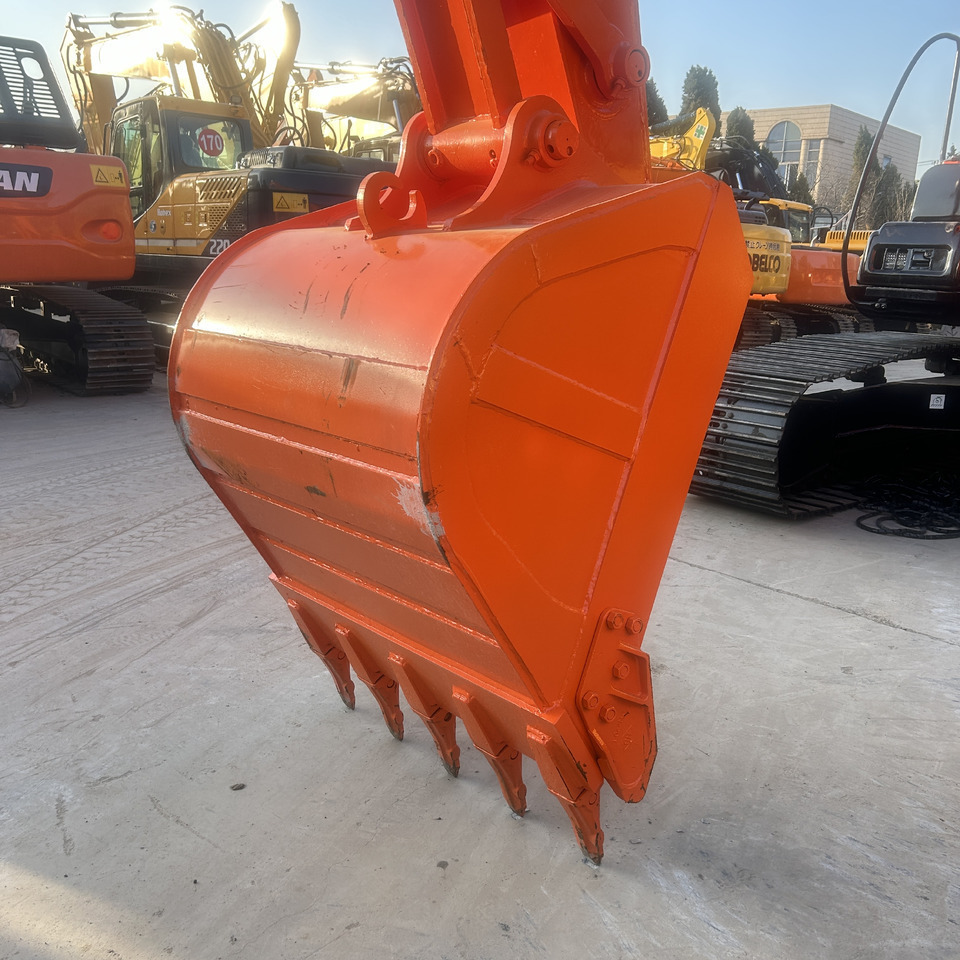 Hitachi ZX200-3 Excavator - Гусеничный экскаватор: фото 4 Hitachi ZX200-3 Excavator - Гусеничный экскаватор: фото 4