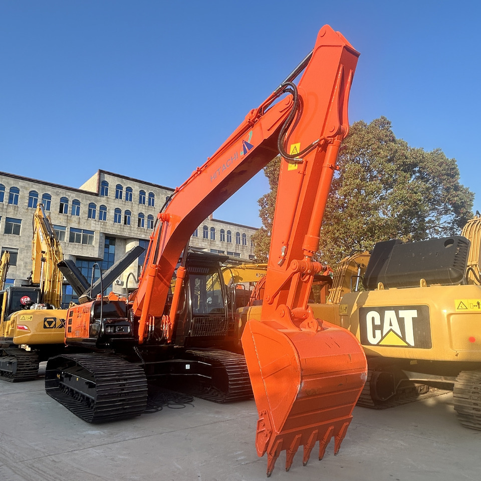 Hitachi ZX200-3 Excavator - Гусеничный экскаватор: фото 3 Hitachi ZX200-3 Excavator - Гусеничный экскаватор: фото 3