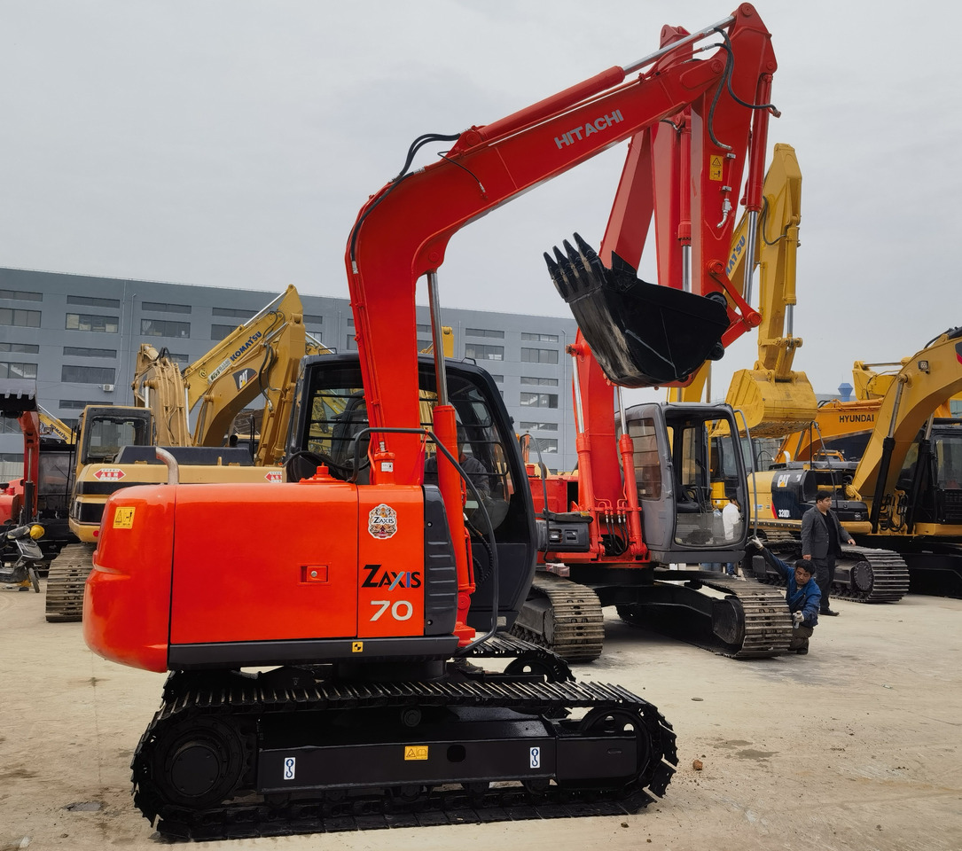 Hitachi ZX70 Excavator - Мини-экскаватор: фото 1 Hitachi ZX70 Excavator - Мини-экскаватор: фото 1
