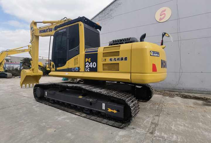 Japan original Komatsu PC240lc-8 digger, medium size hydraulic excavator PC200 PC210 PC220 PC240 for sale - Гусеничный экскаватор: фото 3 Japan original Komatsu PC240lc-8 digger, medium size hydraulic excavator PC200 PC210 PC220 PC240 for sale - Гусеничный экскаватор: фото 3