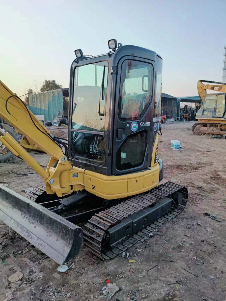 KOMATSU PC35 Excavator - Гусеничный экскаватор: фото 4 KOMATSU PC35 Excavator - Гусеничный экскаватор: фото 4