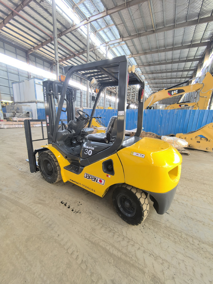 Komatsu FD30 Forklift - Дизельный погрузчик: фото 1 Komatsu FD30 Forklift - Дизельный погрузчик: фото 1