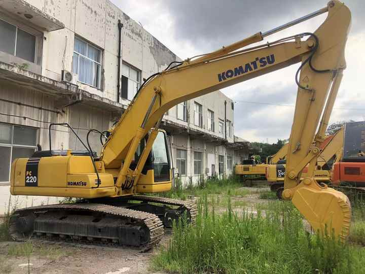 Komatsu PC220-7 - Гусеничный экскаватор: фото 2 Komatsu PC220-7 - Гусеничный экскаватор: фото 2