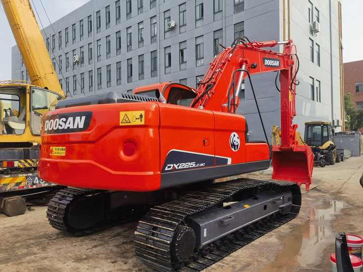 Original Korea made Used Doosan DX225LC DX225 Crawler Used Excavators 25t Working Good Model - Гусеничный экскаватор: фото 3 Original Korea made Used Doosan DX225LC DX225 Crawler Used Excavators 25t Working Good Model - Гусеничный экскаватор: фото 3