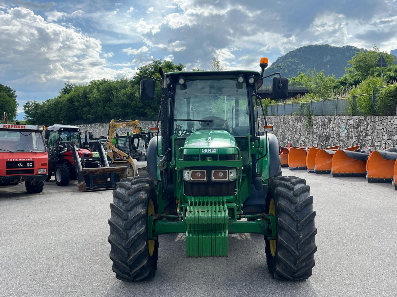 JOHN DEERE 5080 M - Трактор: фото 3 JOHN DEERE 5080 M - Трактор: фото 3
