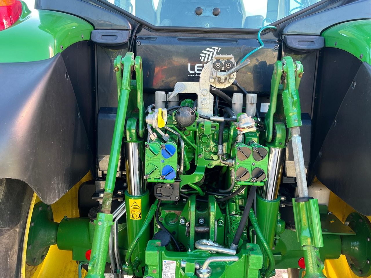 Трактор JOHN DEERE 6100M: фото 9