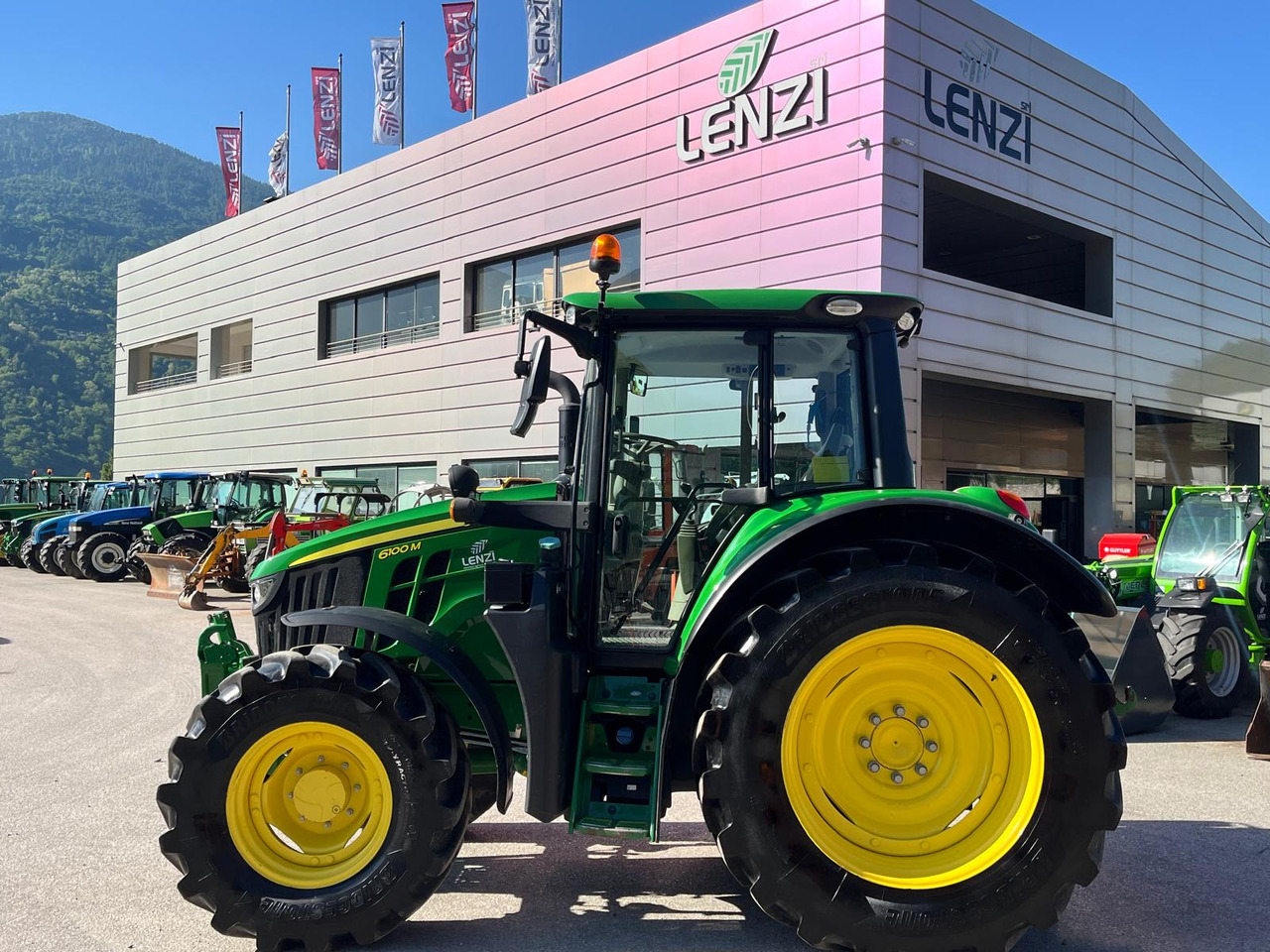 Трактор JOHN DEERE 6100M: фото 11
