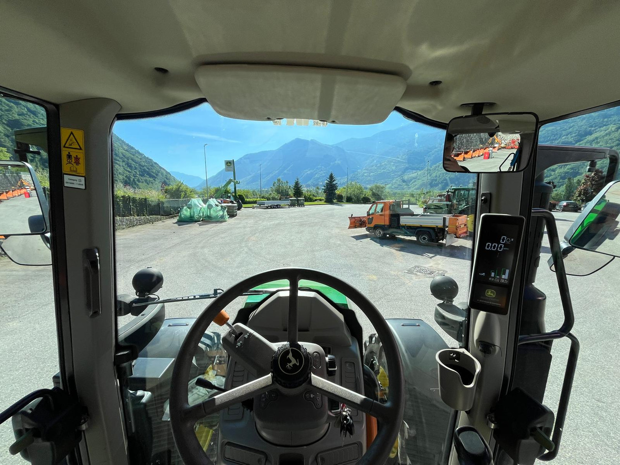 Трактор JOHN DEERE 6100M: фото 16
