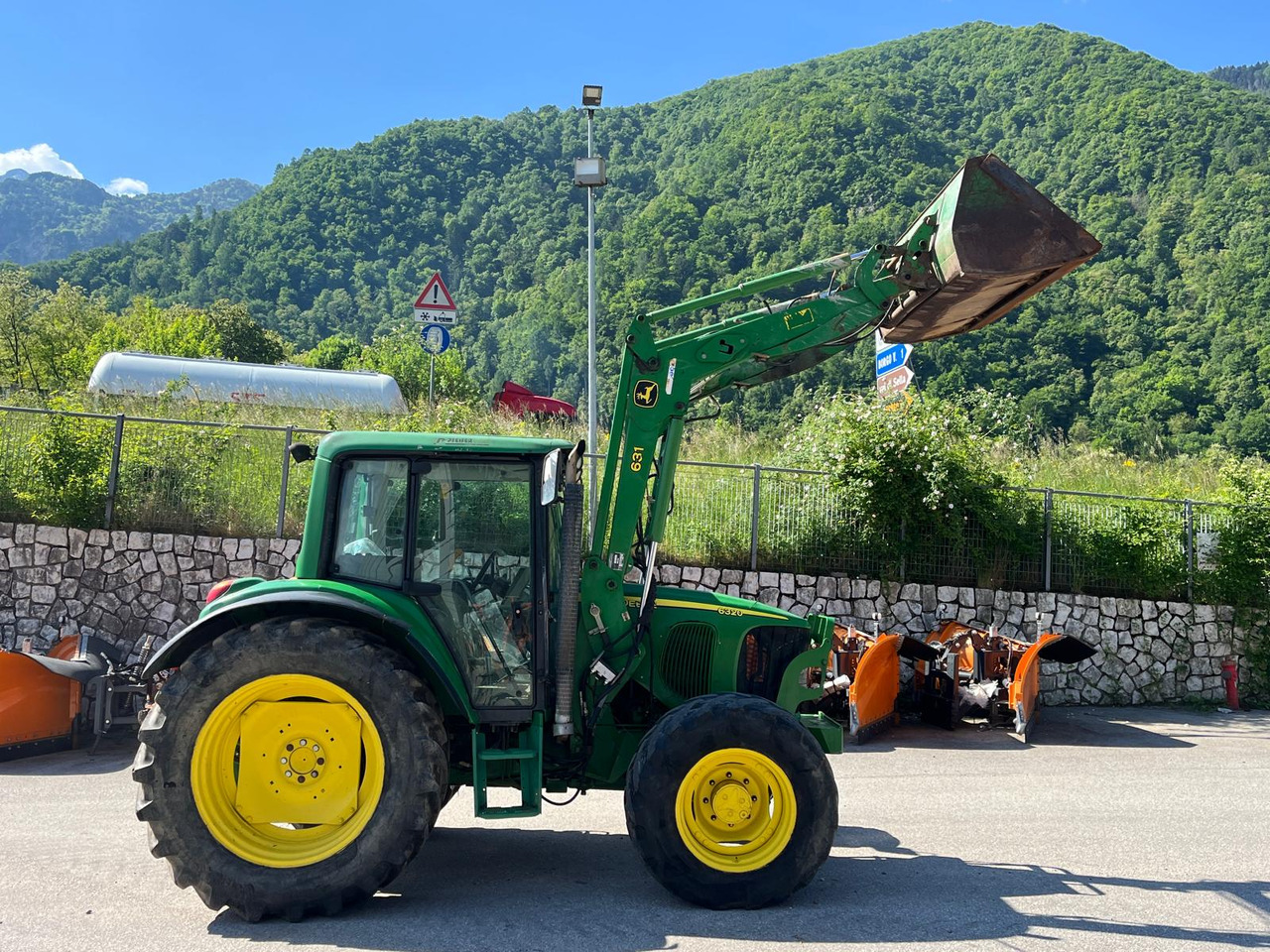 JOHN DEERE 6320 - Трактор: фото 4 JOHN DEERE 6320 - Трактор: фото 4