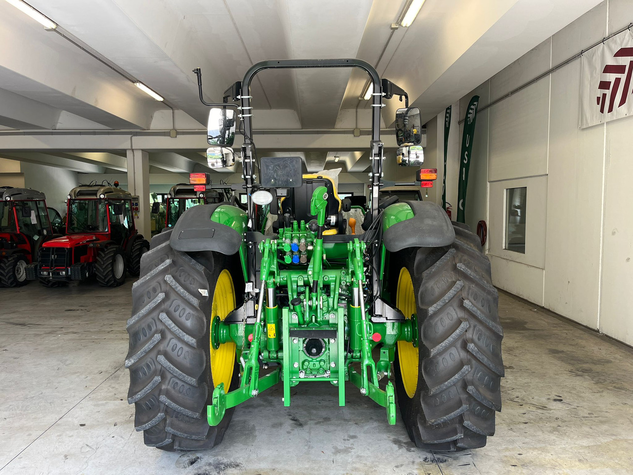 TRATTORE JOHN DEERE 5100 M - Трактор: фото 5 TRATTORE JOHN DEERE 5100 M - Трактор: фото 5