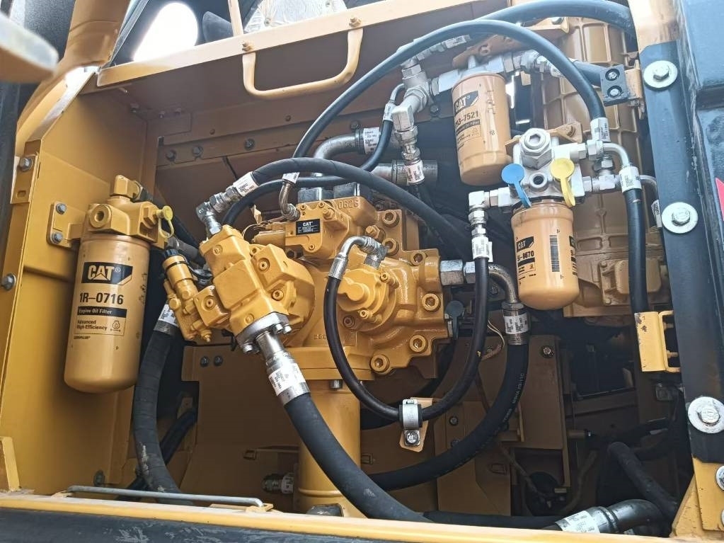 CAT 336 GC - Гусеничный экскаватор: фото 2 CAT 336 GC - Гусеничный экскаватор: фото 2