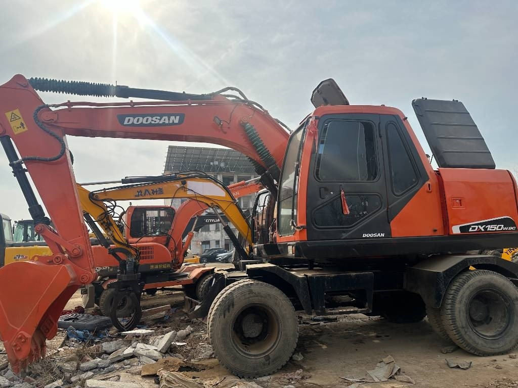 Doosan DH 150 W-7  - Колёсный экскаватор: фото 2 Doosan DH 150 W-7  - Колёсный экскаватор: фото 2