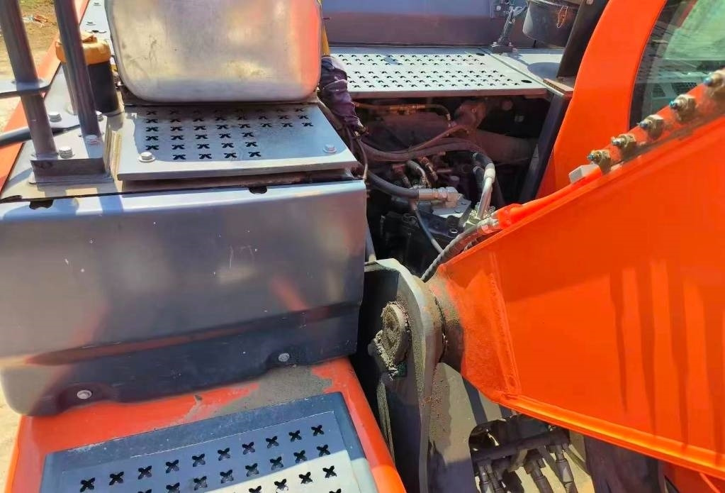 Гусеничный экскаватор Doosan DX 200: фото 13 Гусеничный экскаватор Doosan DX 200: фото 13