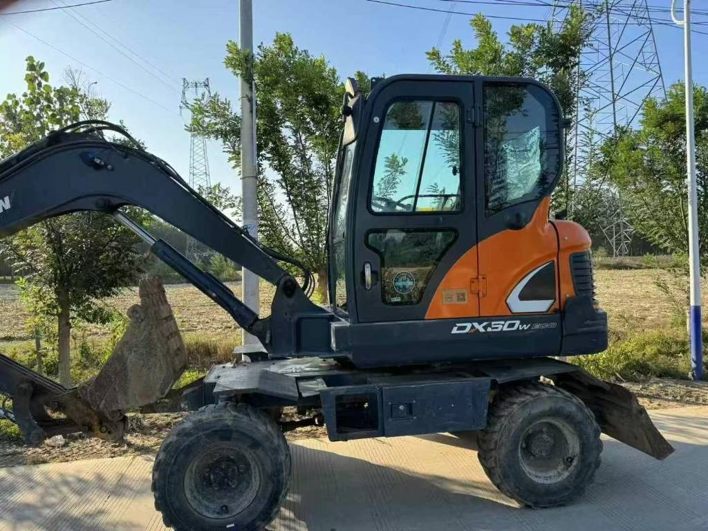 Doosan DX 60 - Гусеничный экскаватор: фото 1 Doosan DX 60 - Гусеничный экскаватор: фото 1