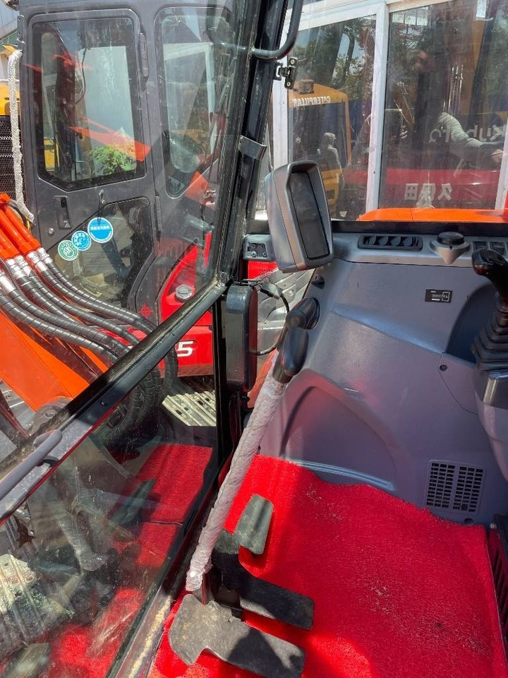 Гусеничный экскаватор Doosan DX 60: фото 7 Гусеничный экскаватор Doosan DX 60: фото 7