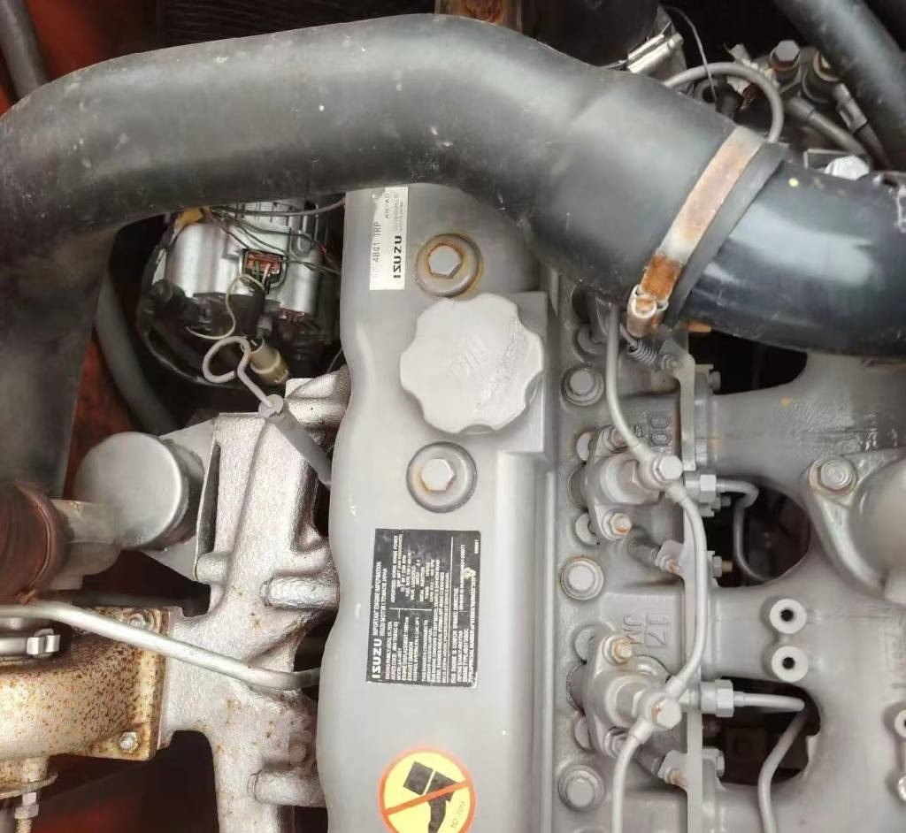 Hitachi 135US - Гусеничный экскаватор: фото 2 Hitachi 135US - Гусеничный экскаватор: фото 2