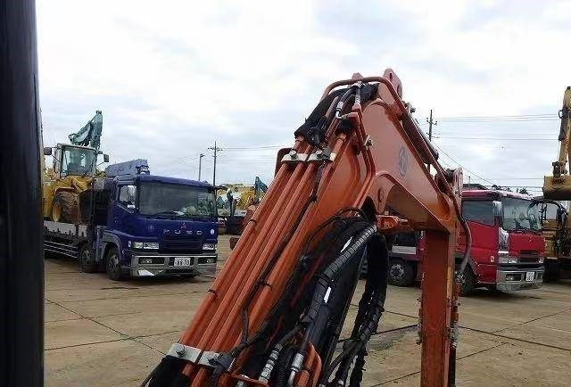 Hitachi 30 - Мини-экскаватор: фото 2 Hitachi 30 - Мини-экскаватор: фото 2