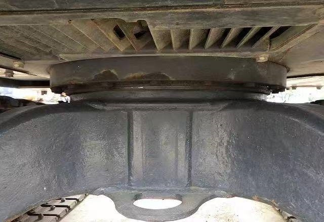 Hitachi 30 - Гусеничный экскаватор: фото 5 Hitachi 30 - Гусеничный экскаватор: фото 5