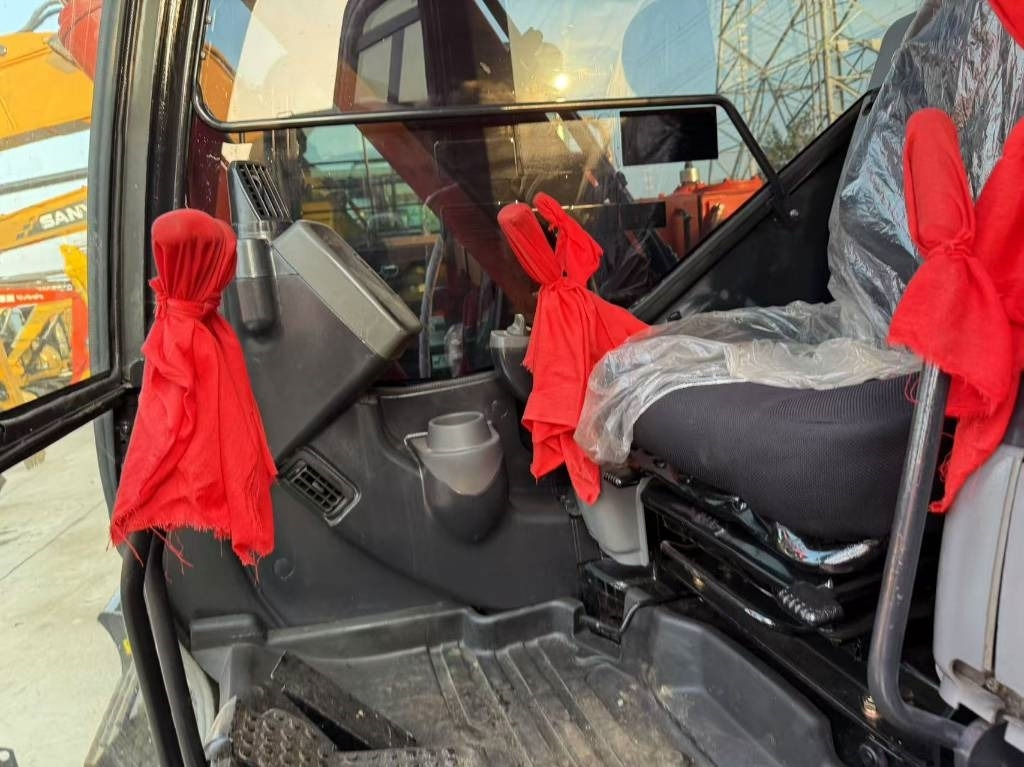 Hitachi 70 - Гусеничный экскаватор: фото 3 Hitachi 70 - Гусеничный экскаватор: фото 3