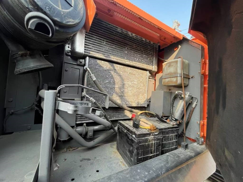 Hitachi ZX 160  - Гусеничный экскаватор: фото 2 Hitachi ZX 160  - Гусеничный экскаватор: фото 2