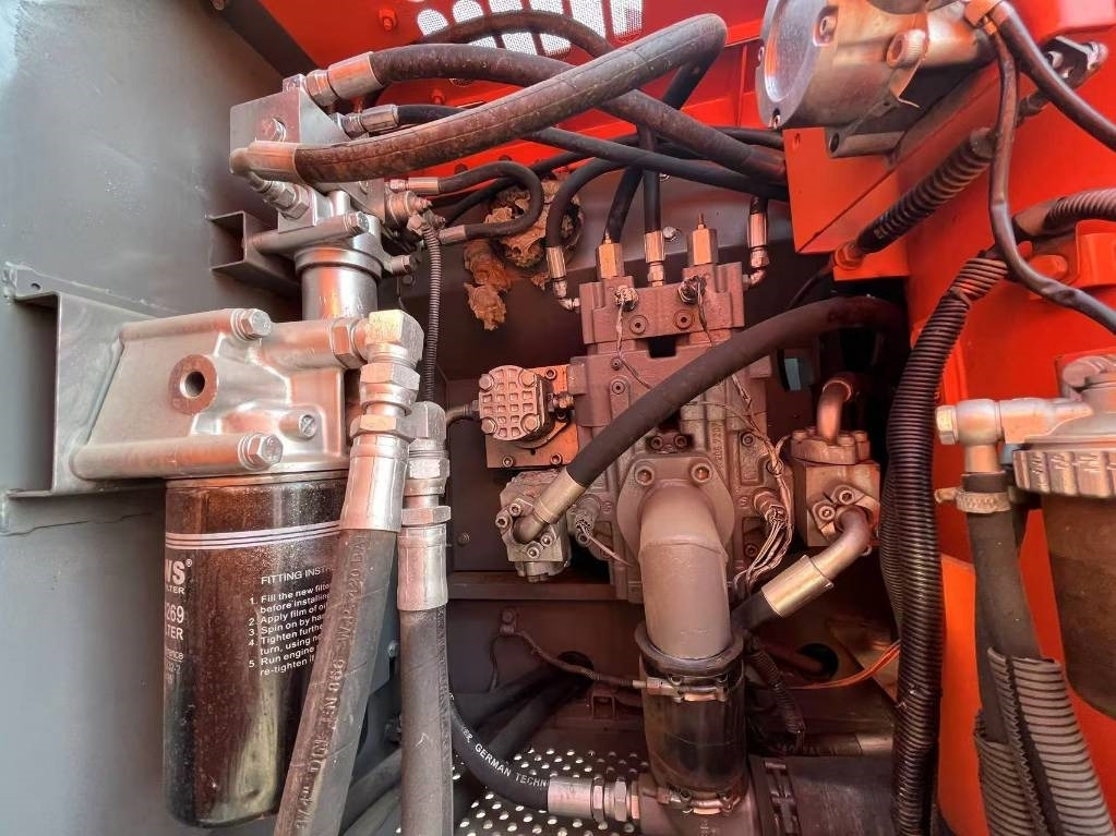 Hitachi ZX 160  - Гусеничный экскаватор: фото 5 Hitachi ZX 160  - Гусеничный экскаватор: фото 5