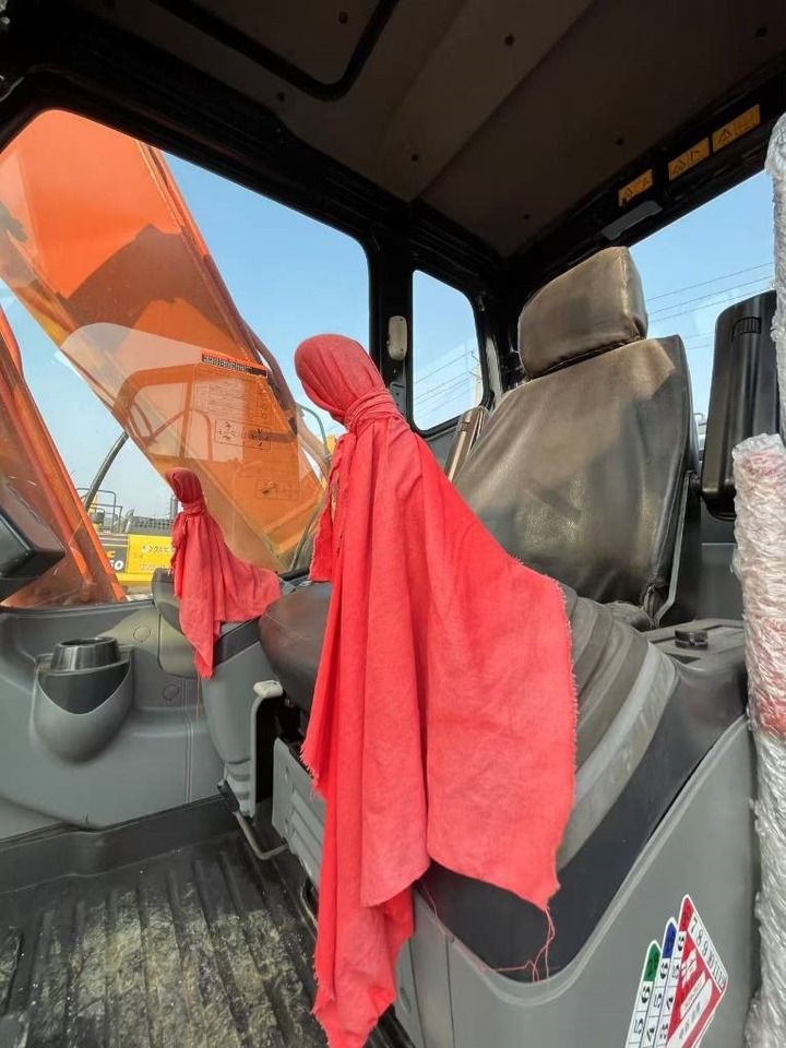 Hitachi ZX 160  - Гусеничный экскаватор: фото 3 Hitachi ZX 160  - Гусеничный экскаватор: фото 3